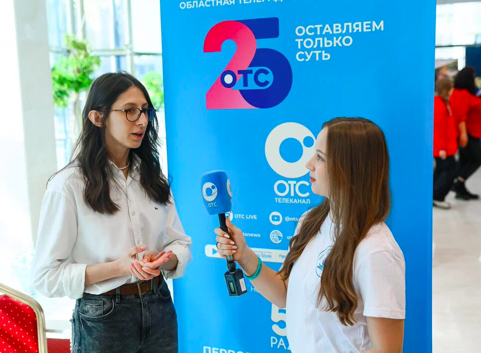 Фото Блогер-миллионник, интервью юнкоров и борьба с фейками. Как в Новосибирске прошёл крупнейший молодёжный медиафорум – ФОТОРЕПОРТАЖ 7 - Сиб.ФМ Фото Блогер-миллионник, интервью юнкоров и борьба с фейками. Как в Новосибирске прошёл крупнейший молодёжный медиафорум – ФОТОРЕПОРТАЖ 7